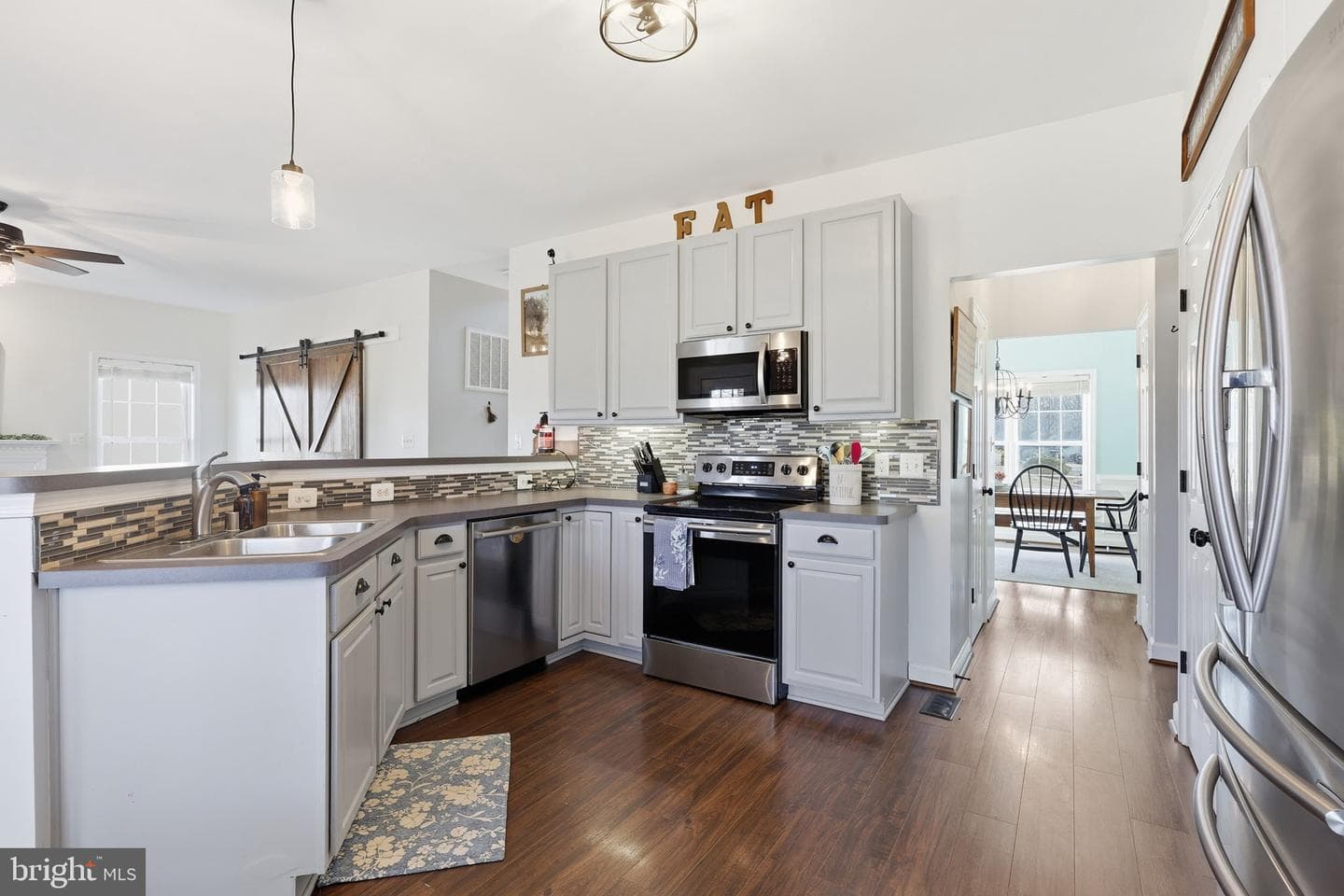 11814 Geranium Street photo 3