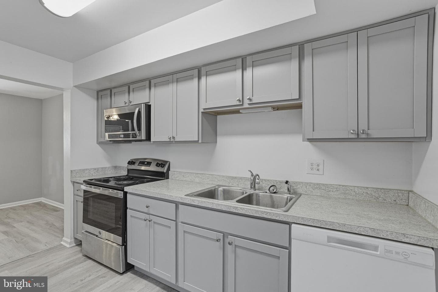 311 Clay Street photo 9