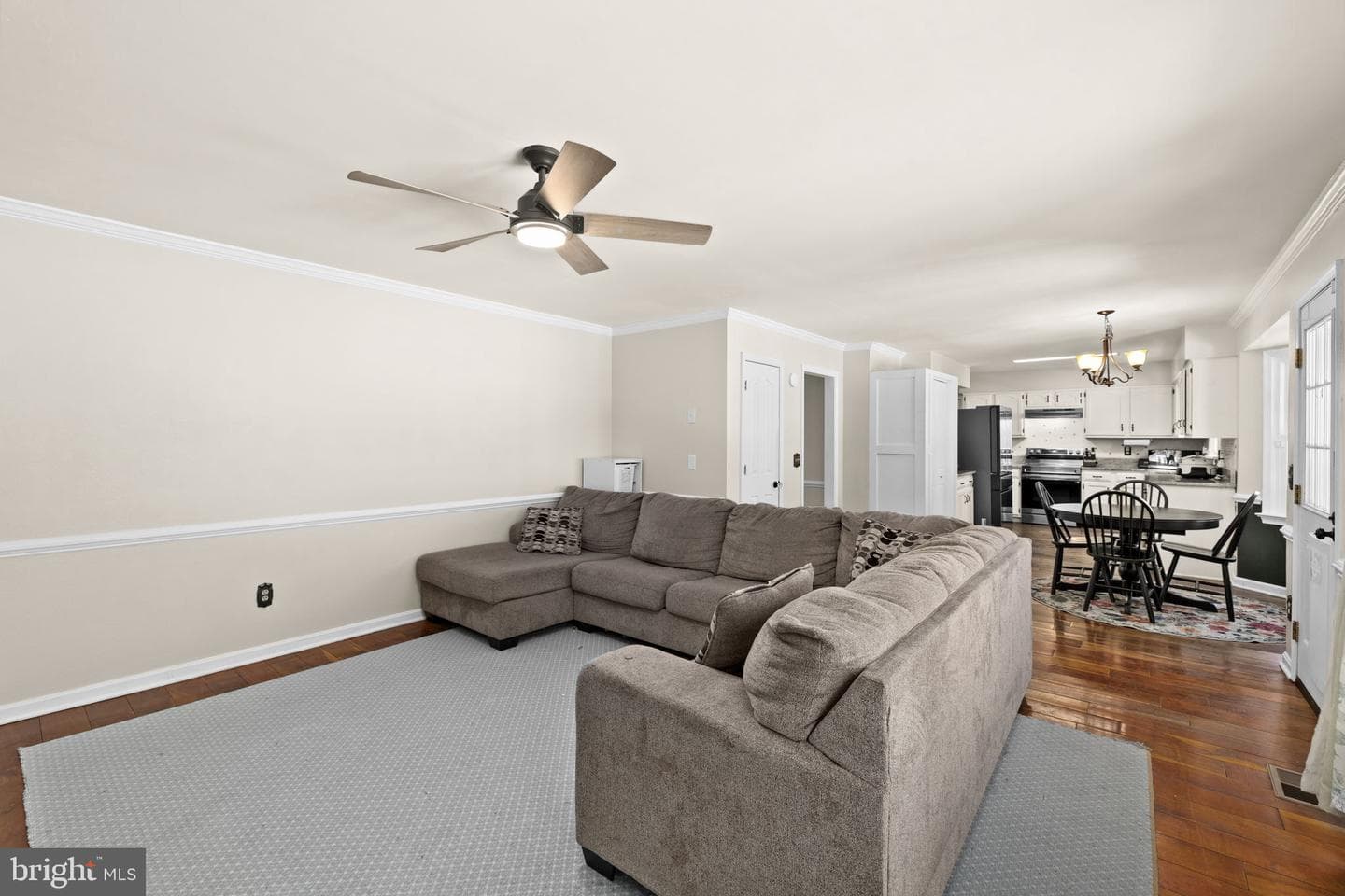 105 Chinaberry Drive photo 6