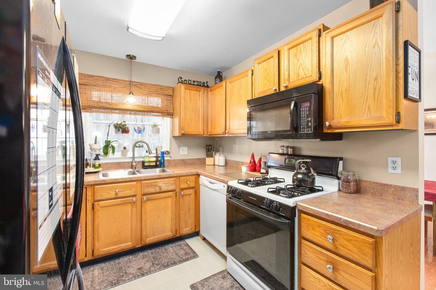 5504 Leavells Crossing Drive photo 2