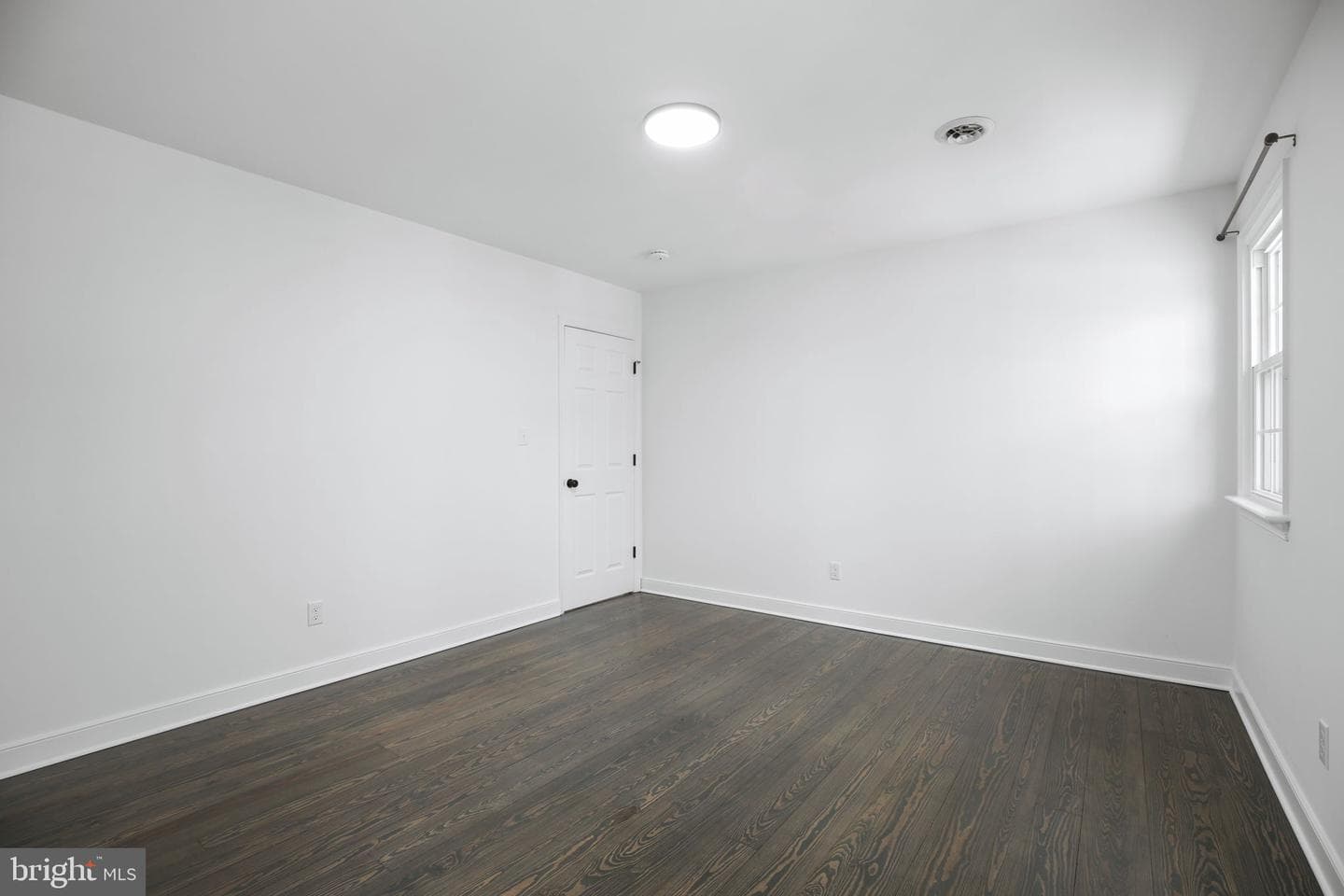 306 Clydesdale Court photo 32