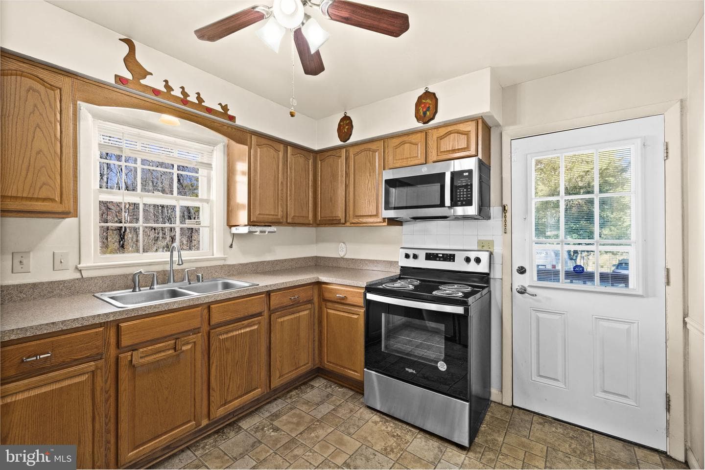 1145 Bernstein Road photo 9