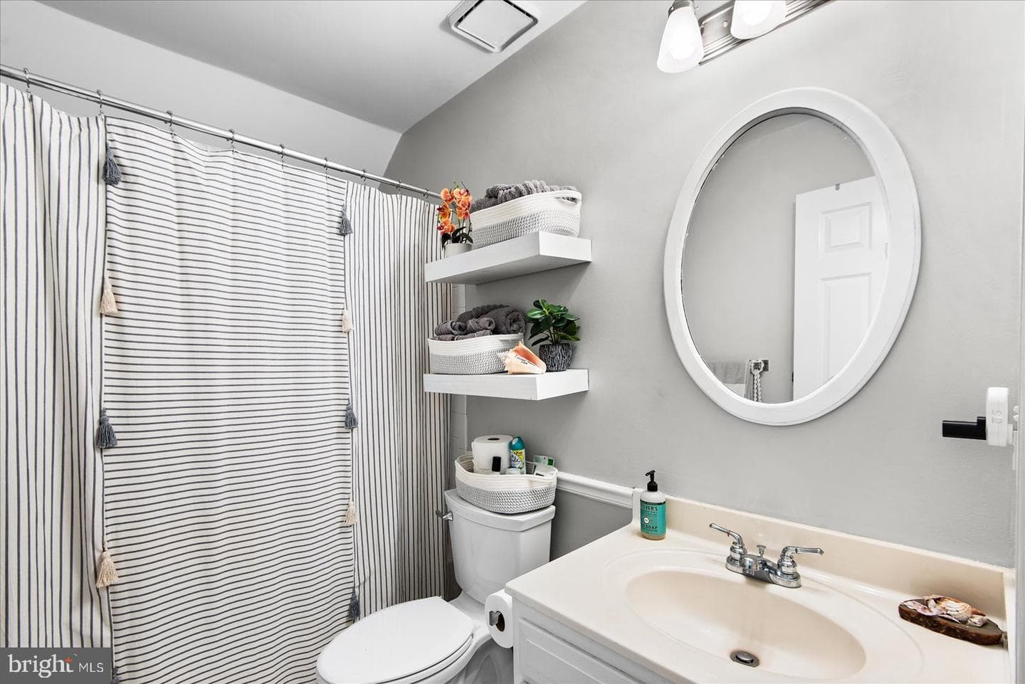 10511 Watford Lane photo 35