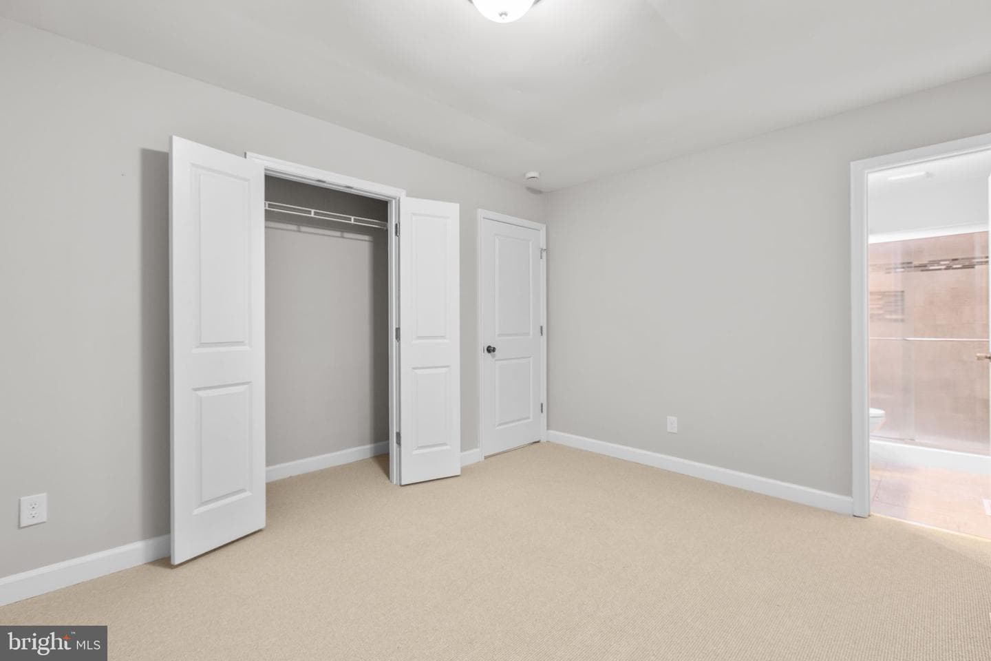 433 Albany Street photo 11