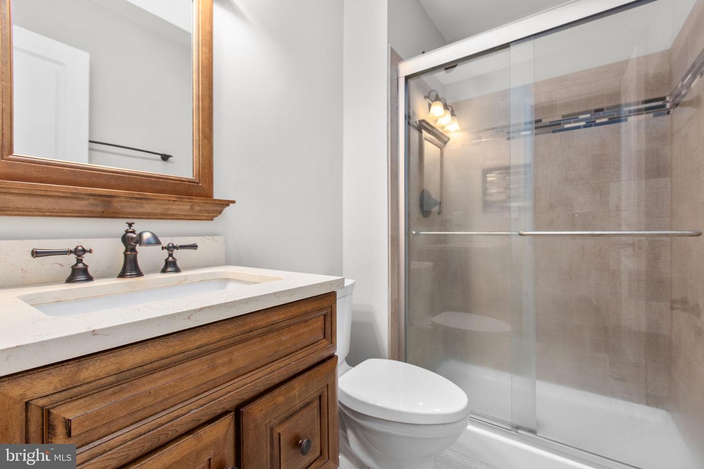 433 Albany Street photo 13