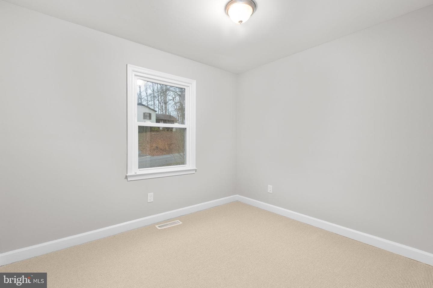 433 Albany Street photo 16