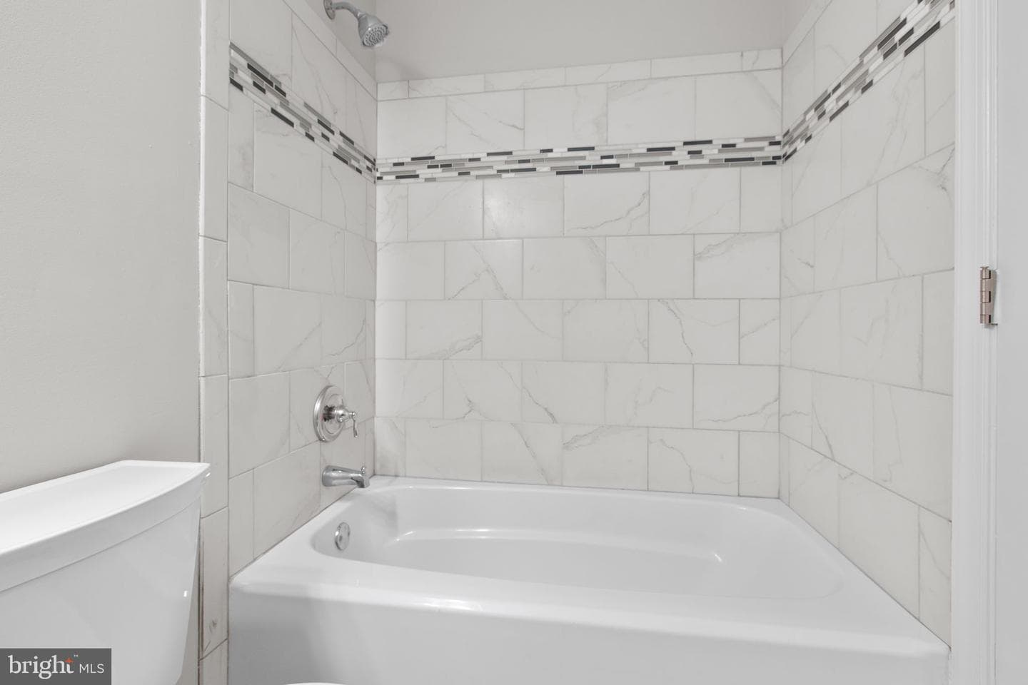 433 Albany Street photo 19