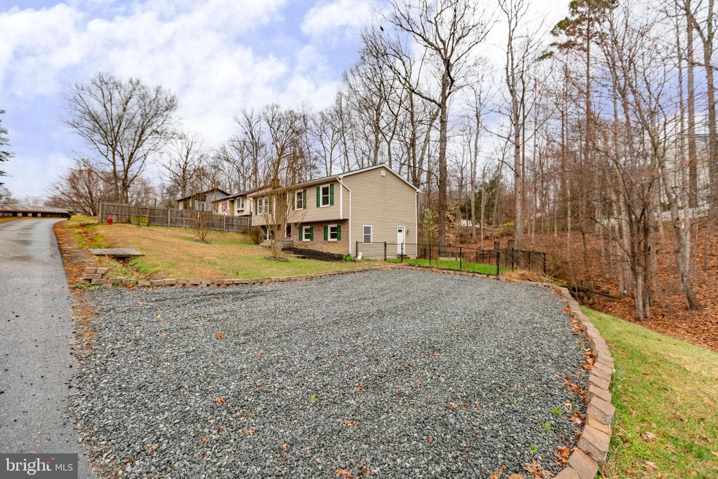 433 Albany Street photo 3