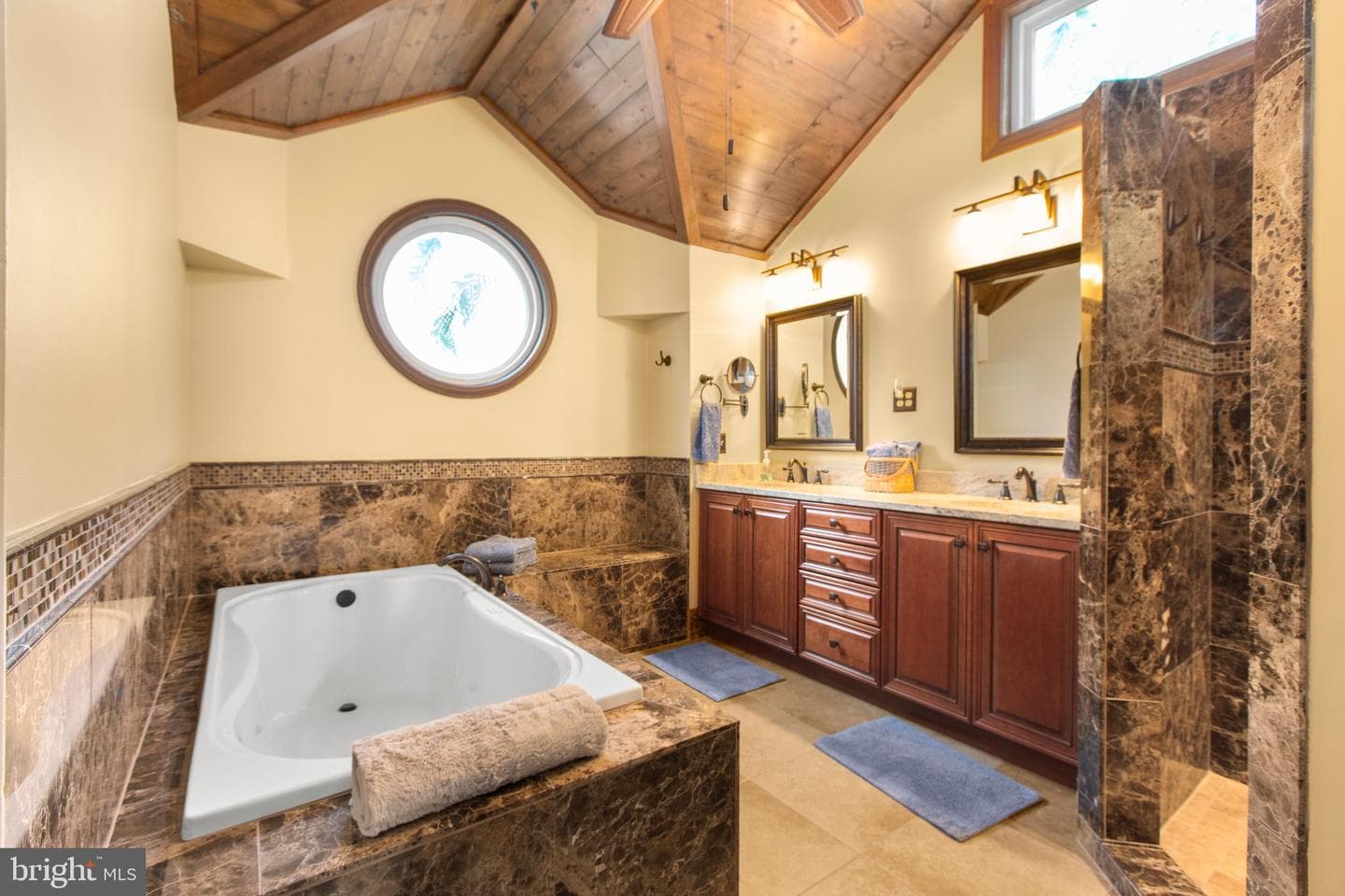 1800 Stoney Creek Drive photo 27