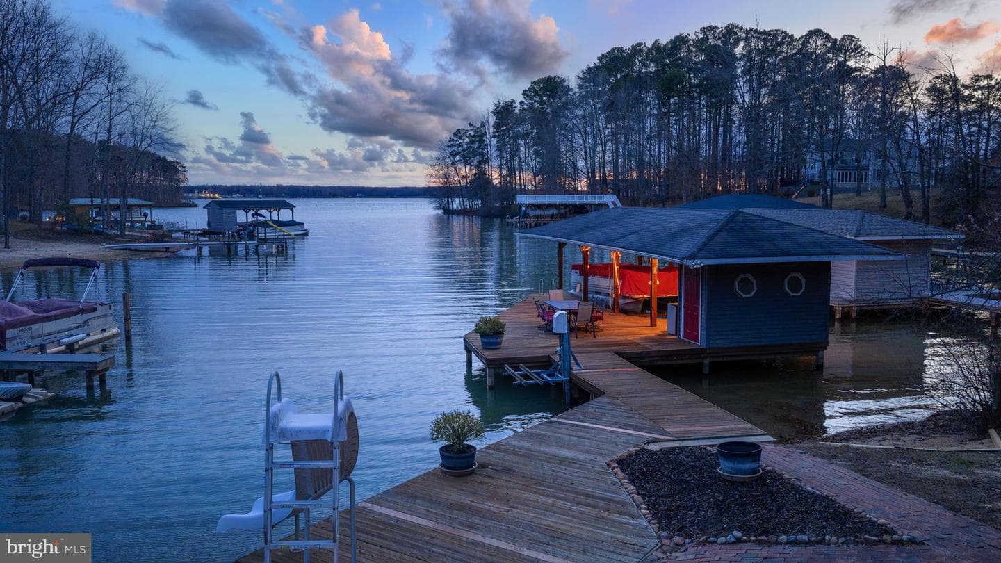 2325 Waterside Drive photo 3
