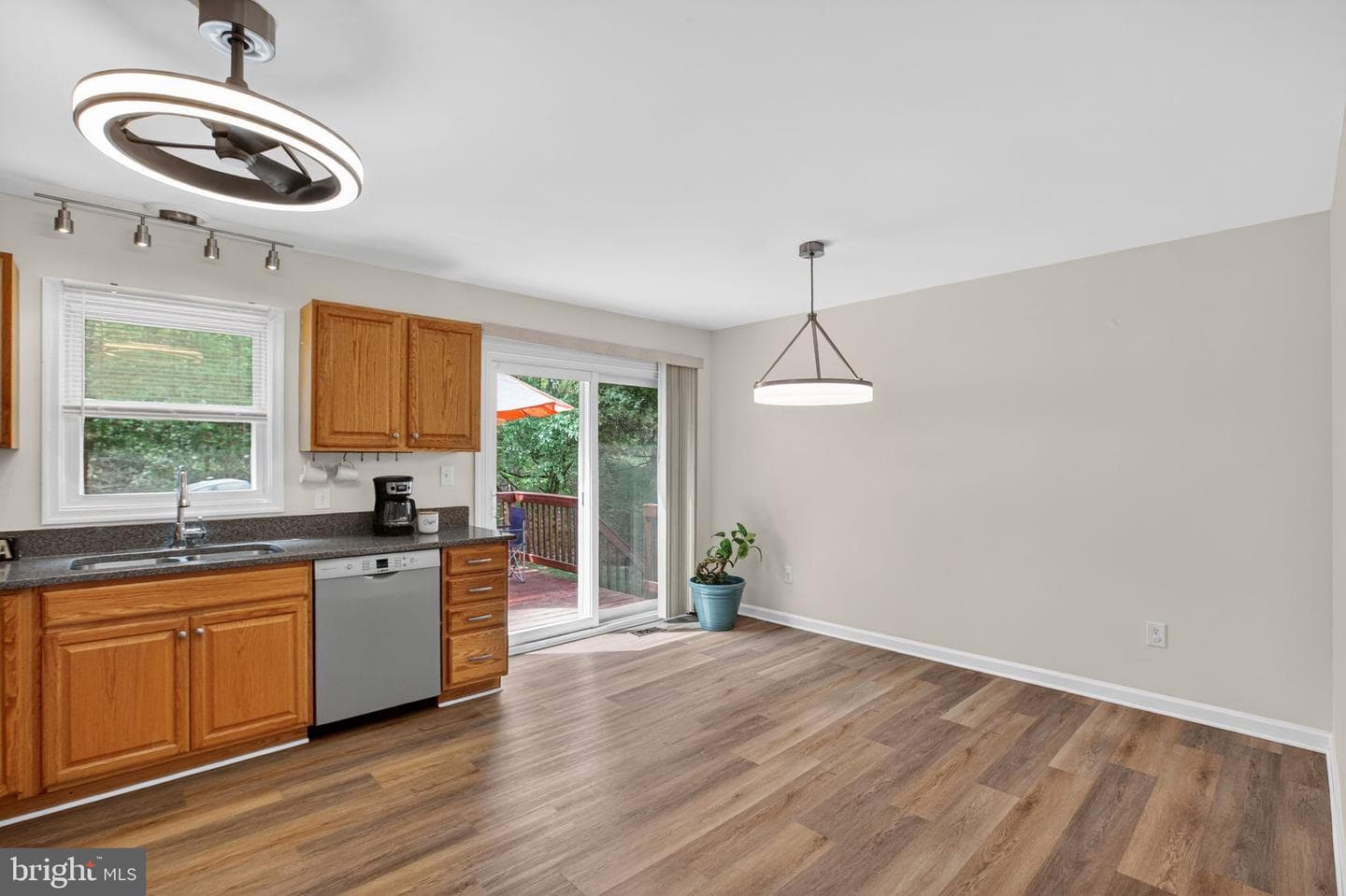 6914 Ridge Way Drive photo 8
