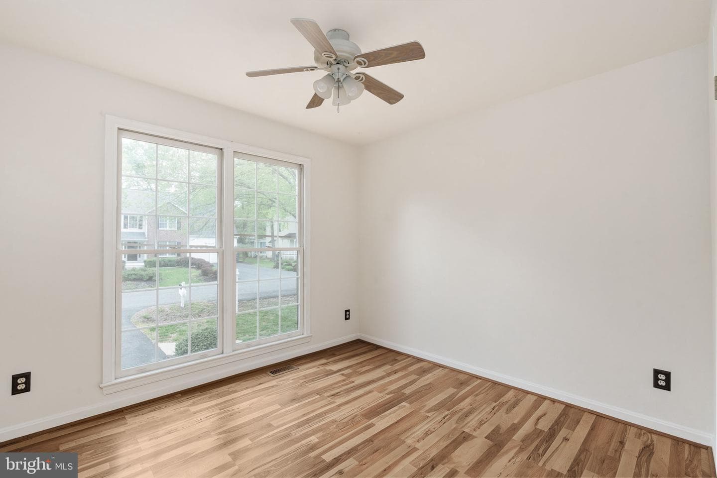 9805 Kenmore Court photo 26