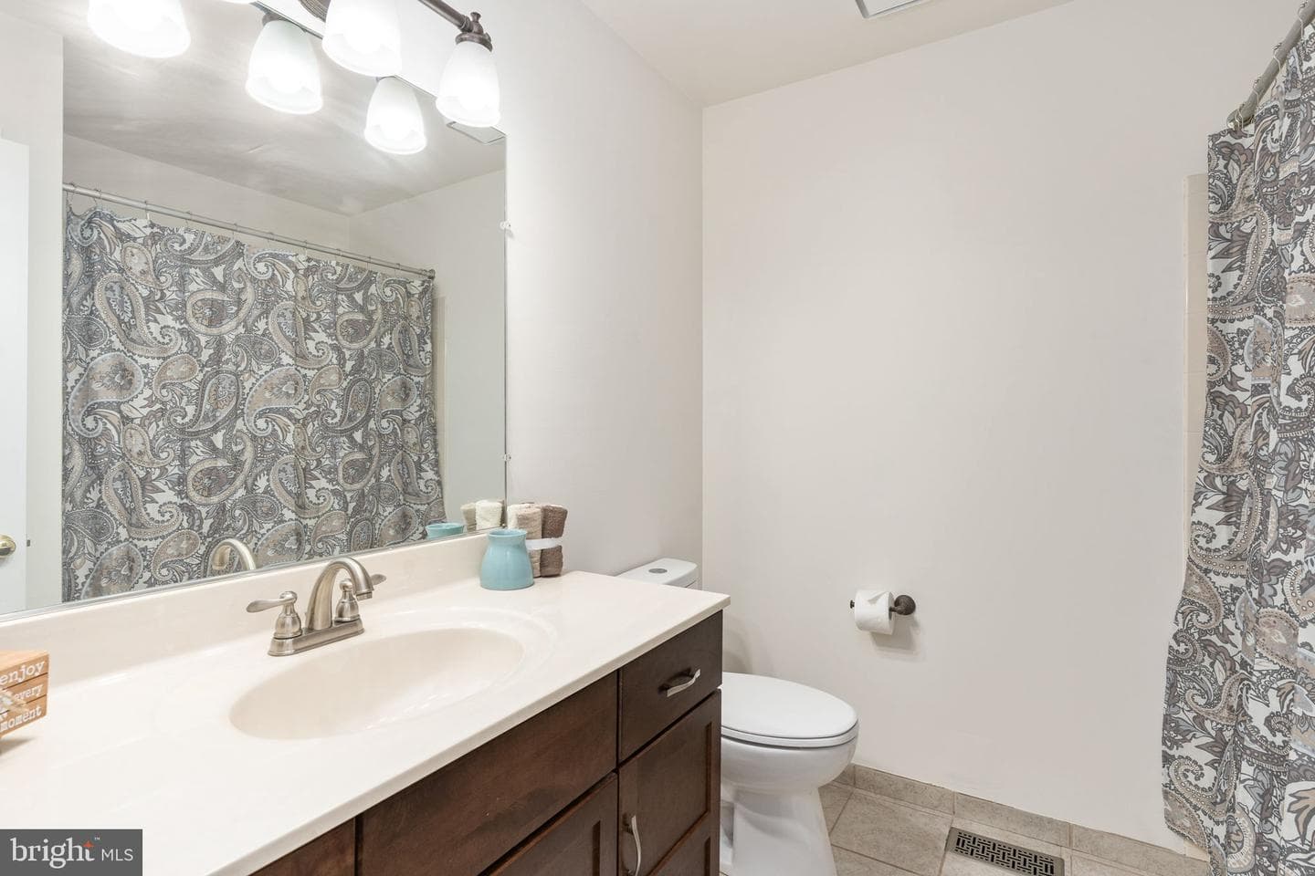 9805 Kenmore Court photo 28