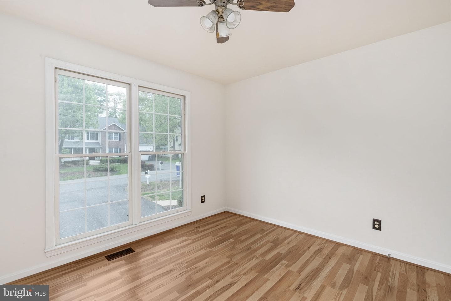 9805 Kenmore Court photo 30
