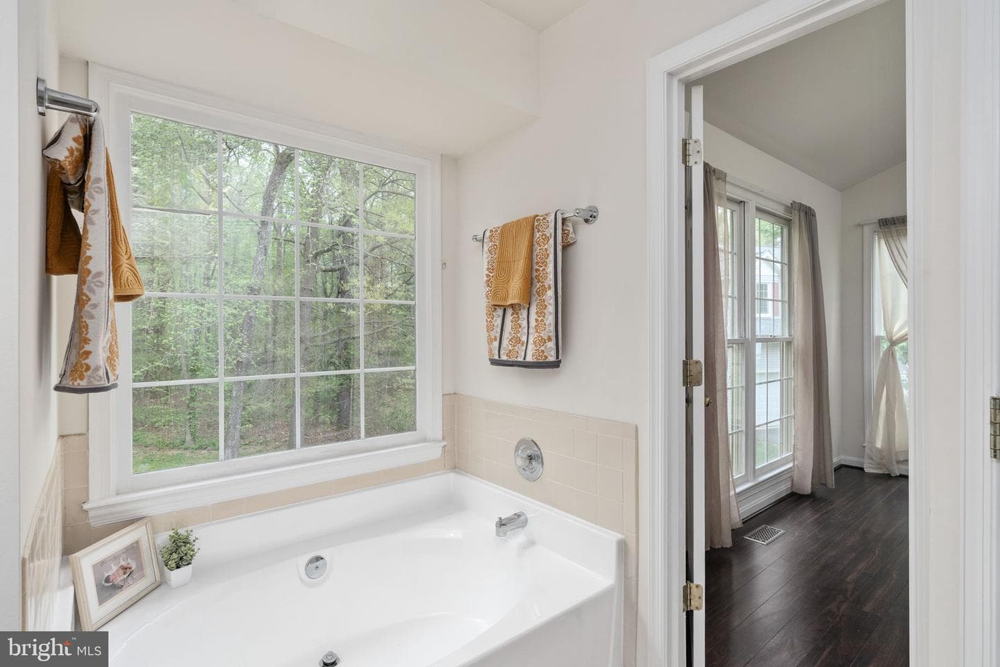 9805 Kenmore Court photo 4