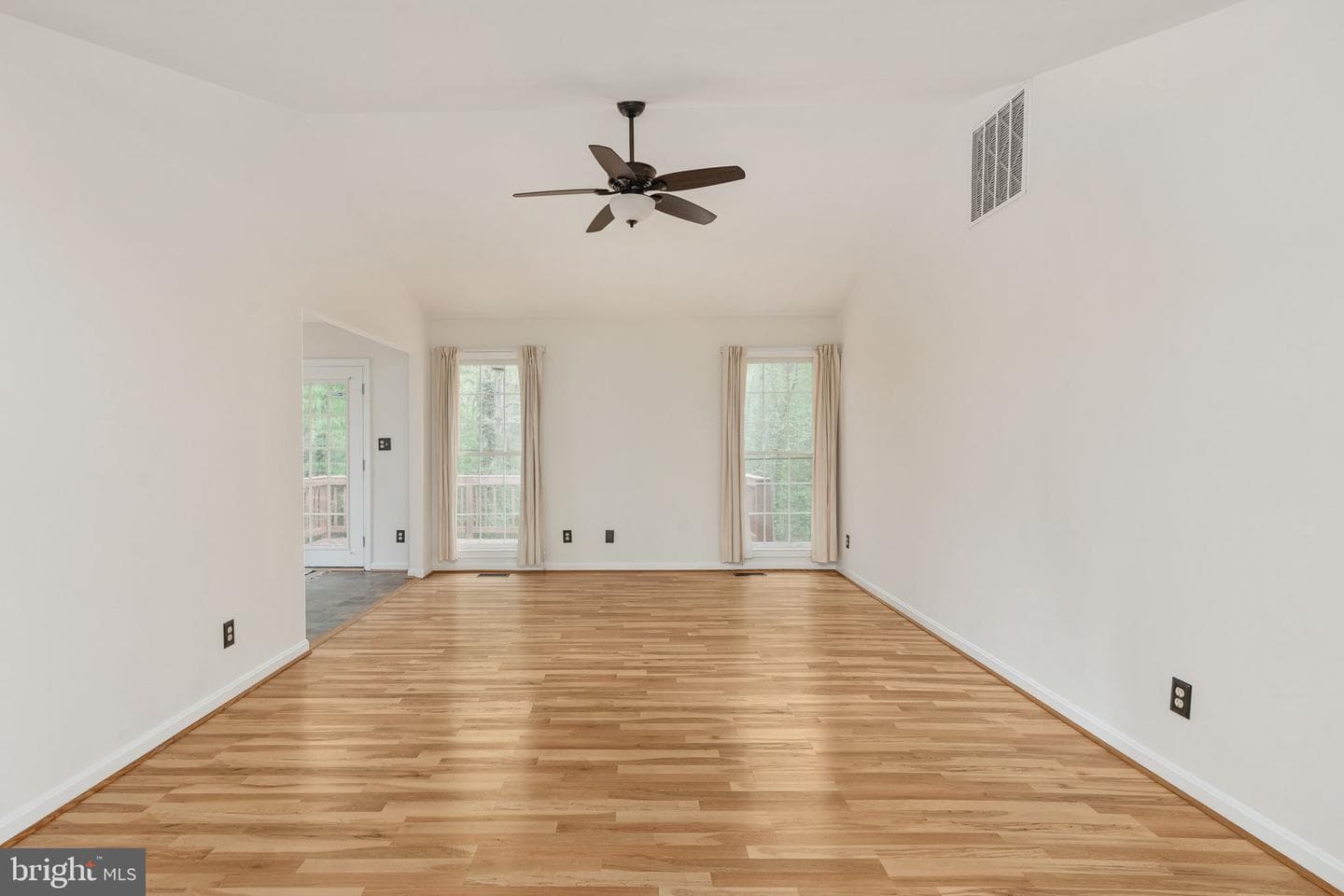 9805 Kenmore Court photo 8