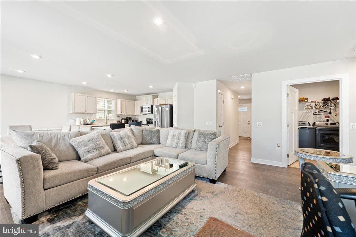 7609 Loughton Lane photo 20