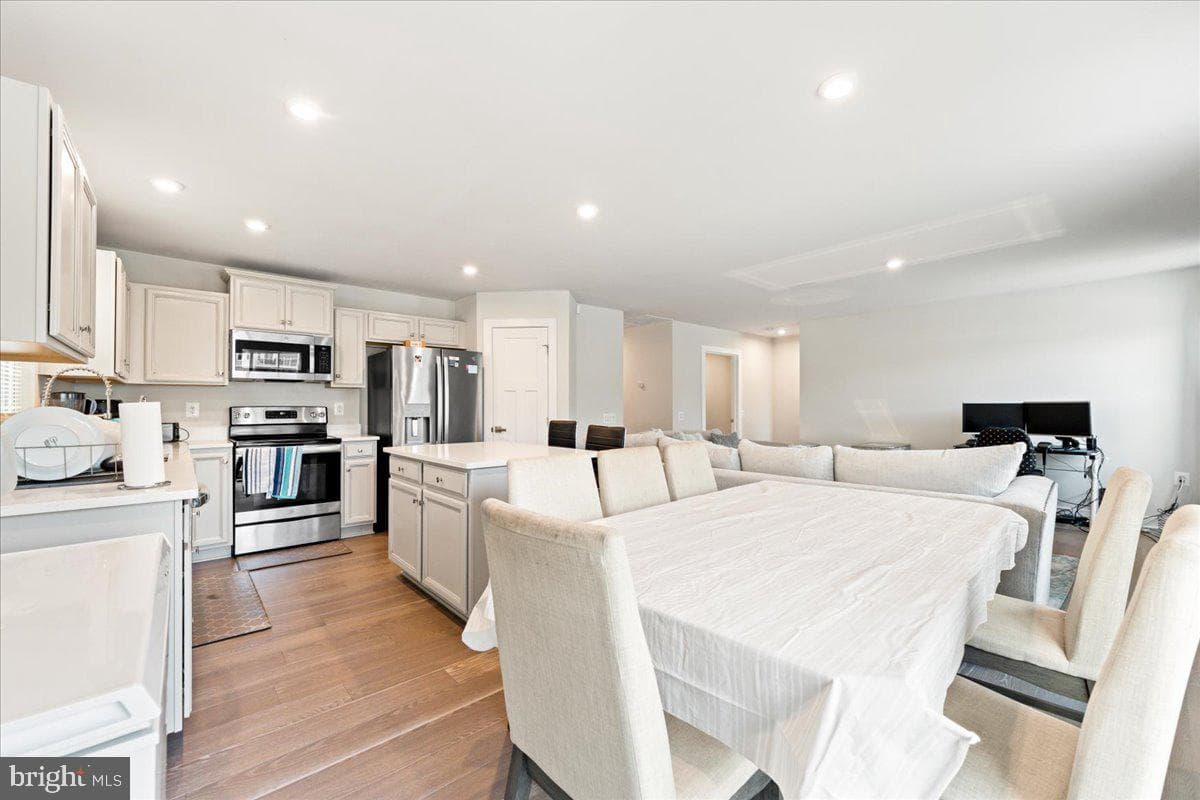 7609 Loughton Lane photo 25