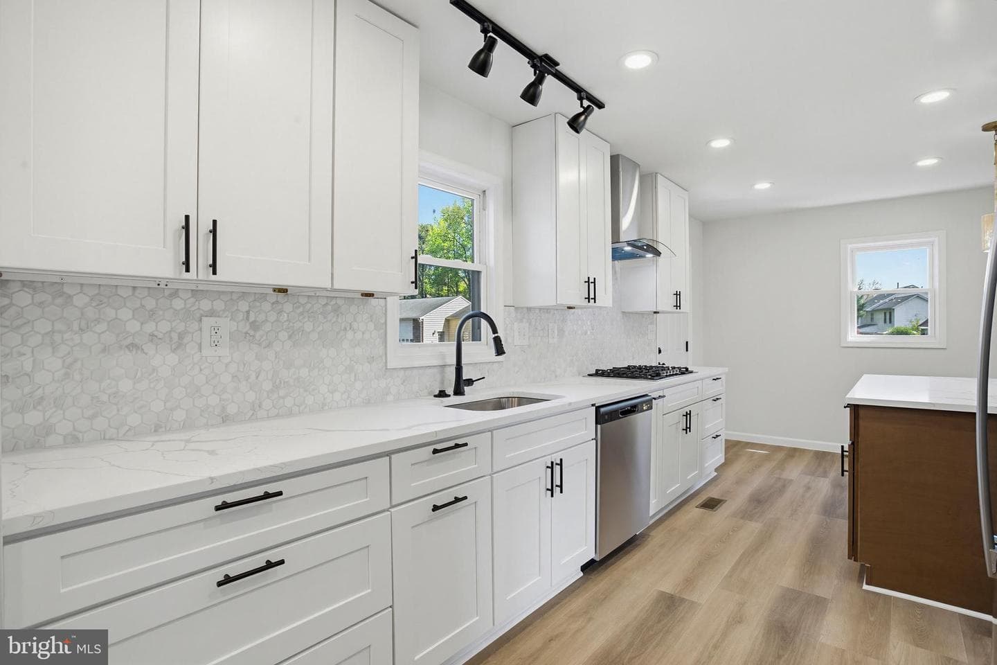 4205 Amelia Drive photo 10