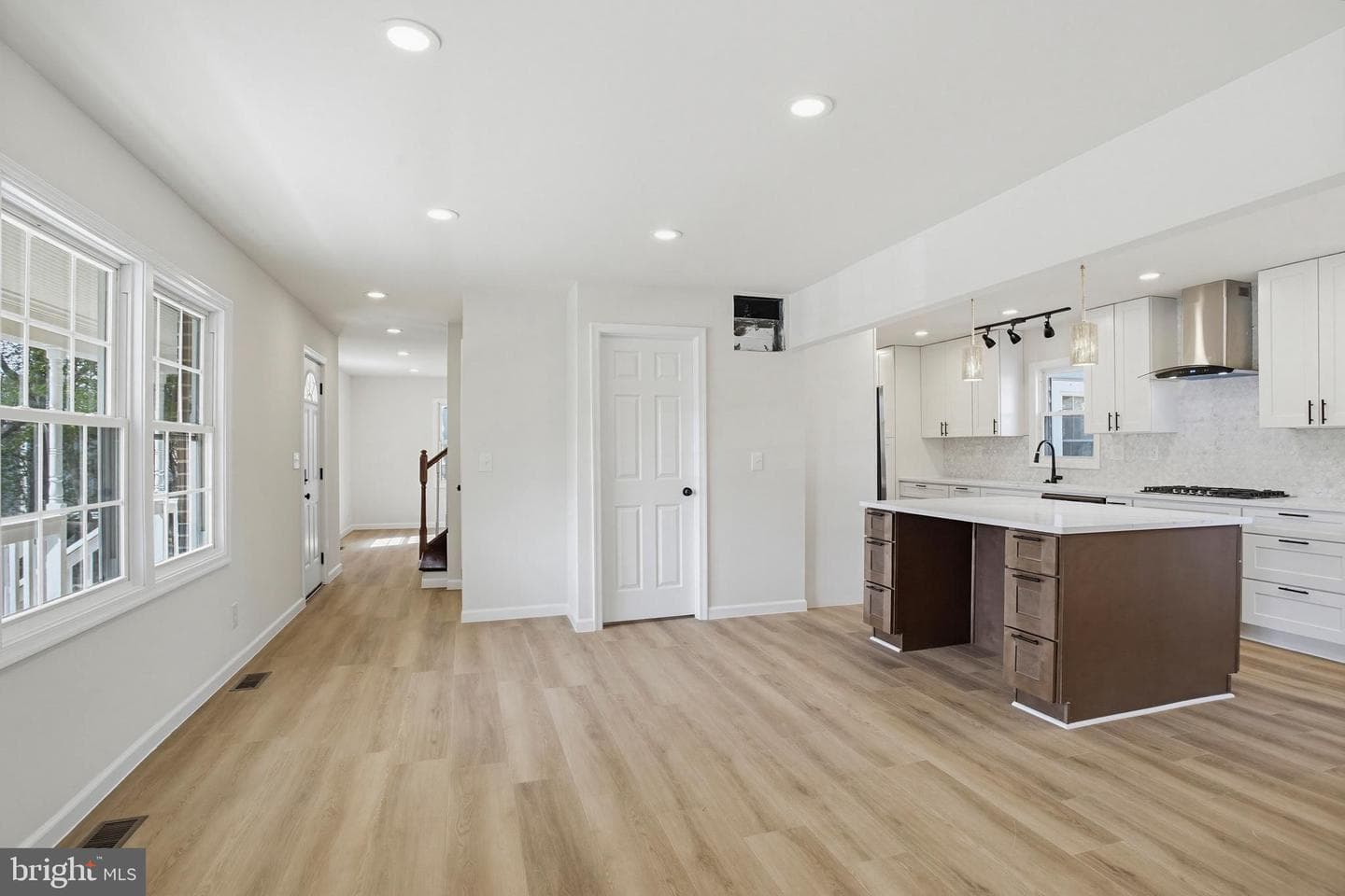 4205 Amelia Drive photo 14