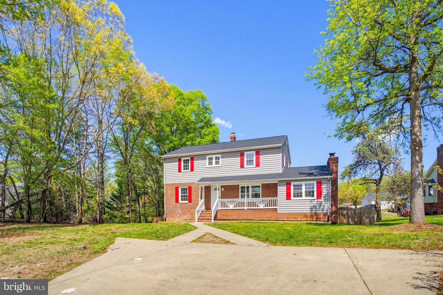 4205 Amelia Drive photo 2