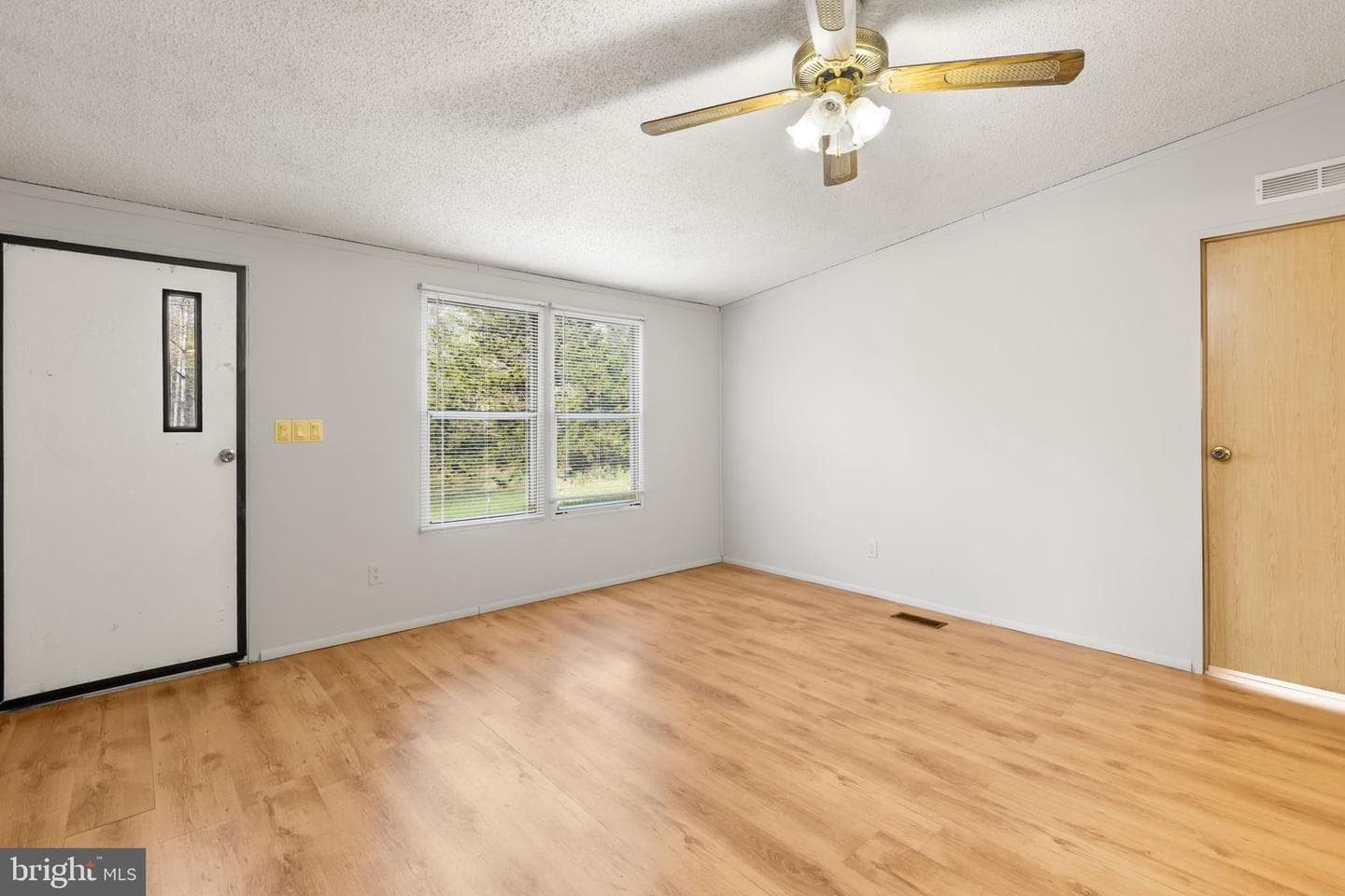 4703 Holly Drive photo 2