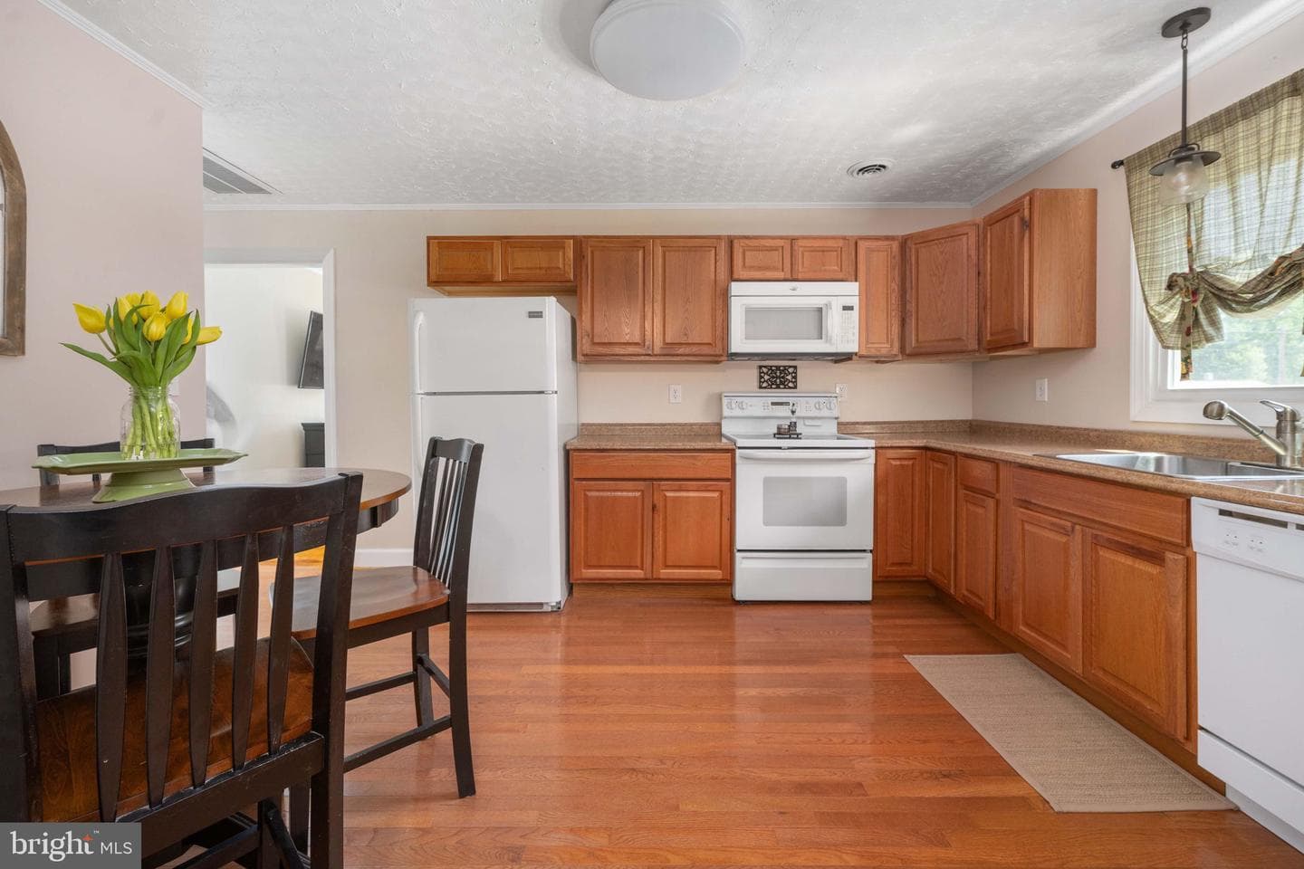 120 Mclaws Street E photo 15