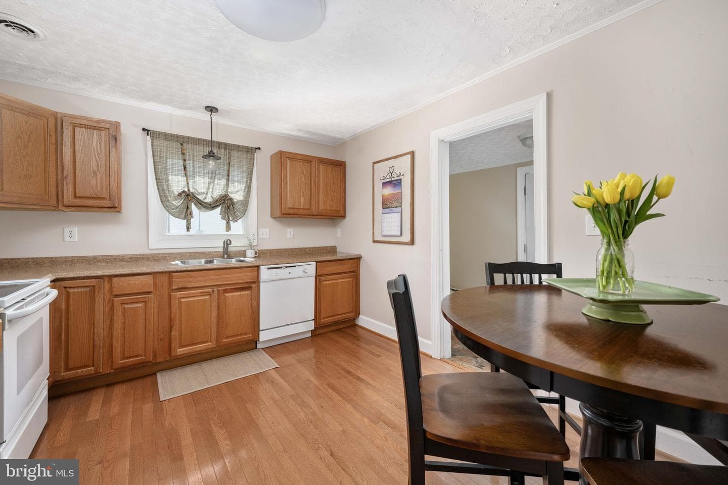 120 Mclaws Street E photo 17