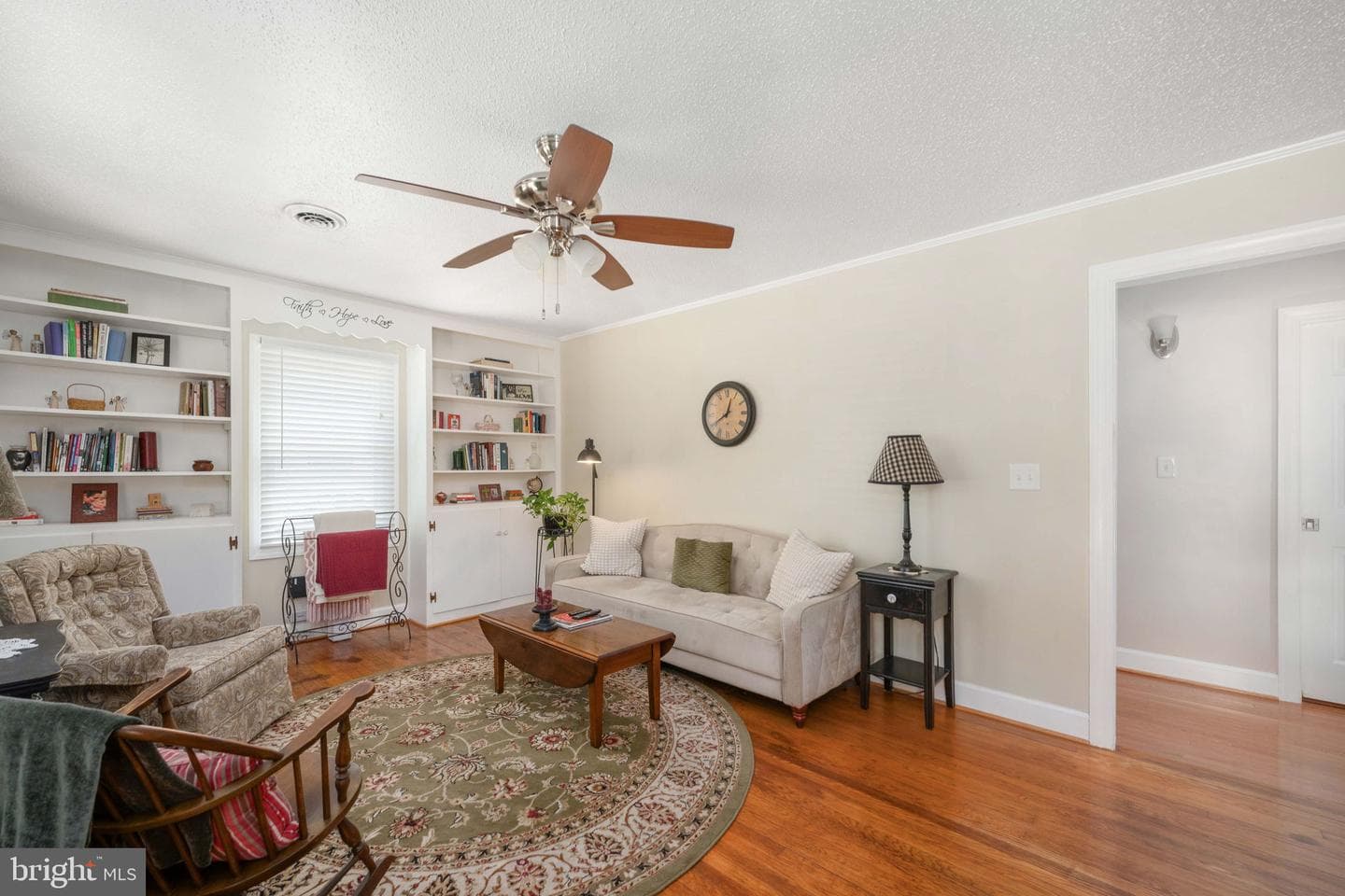 120 Mclaws Street E photo 2