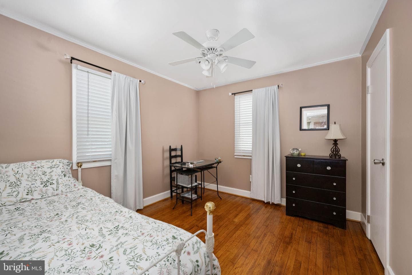 120 Mclaws Street E photo 30