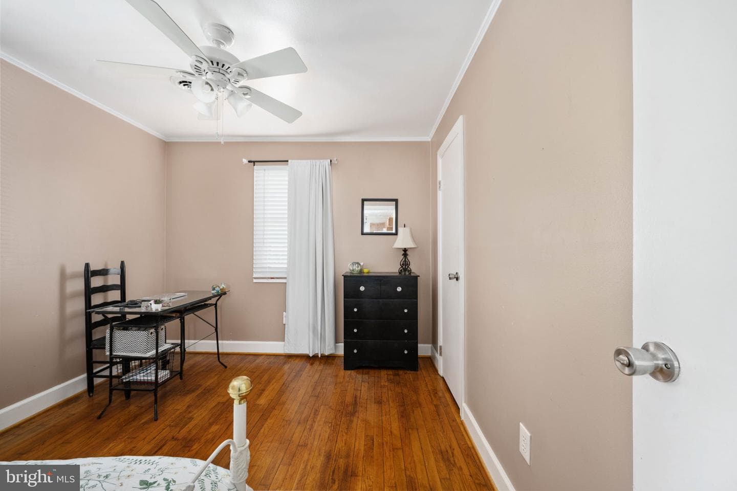 120 Mclaws Street E photo 31