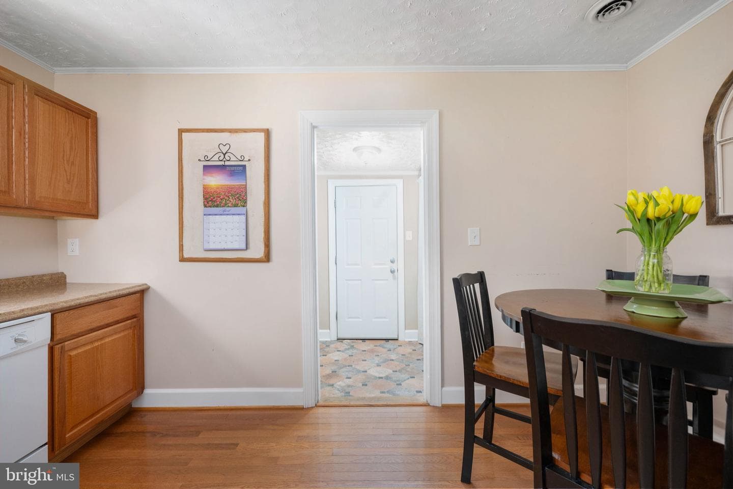 120 Mclaws Street E photo 34