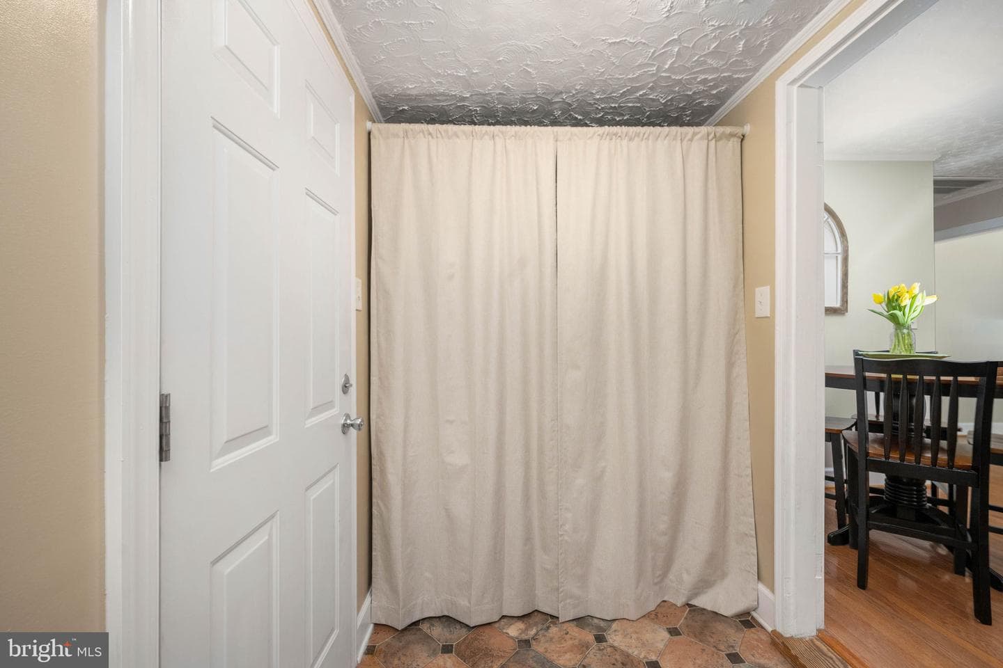 120 Mclaws Street E photo 36