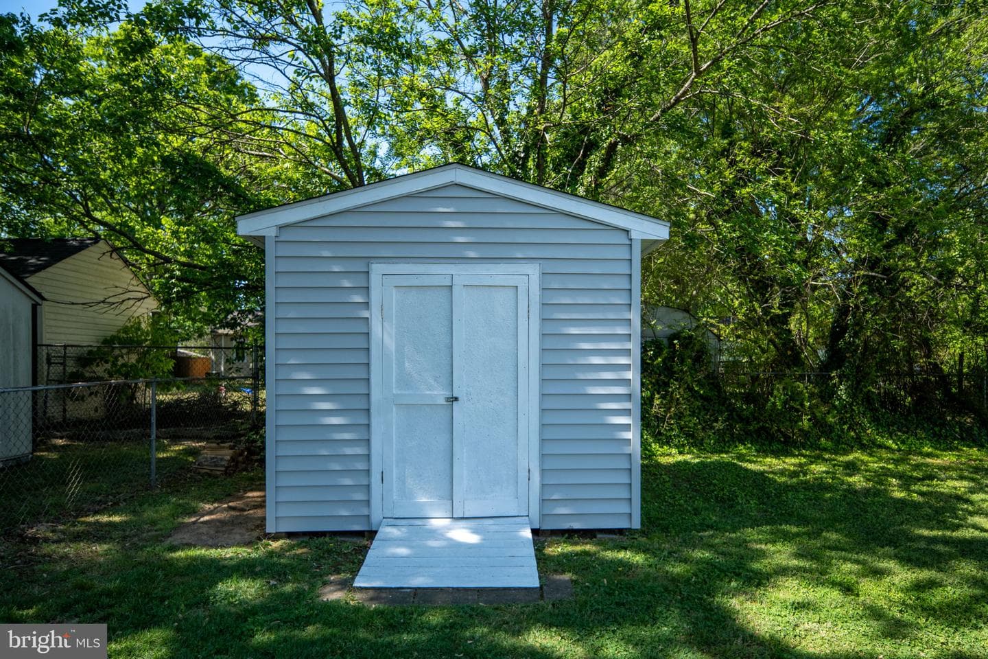 120 Mclaws Street E photo 45