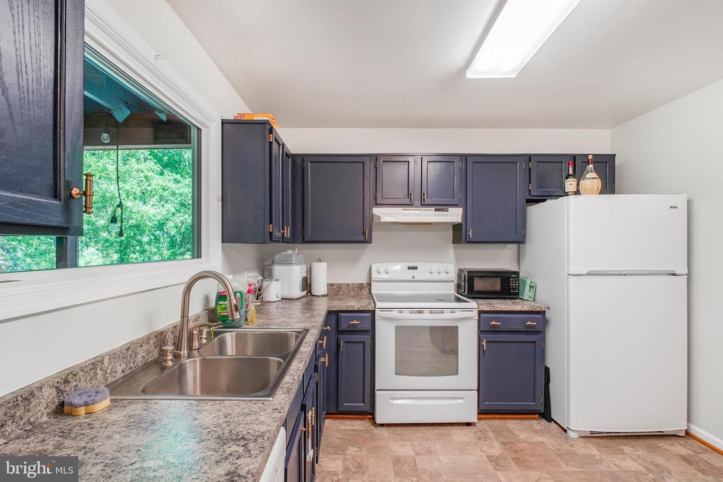 11615 Kenton Drive photo 5
