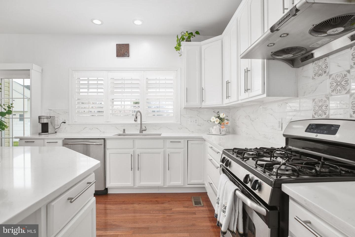 10804 Tides Court photo 24