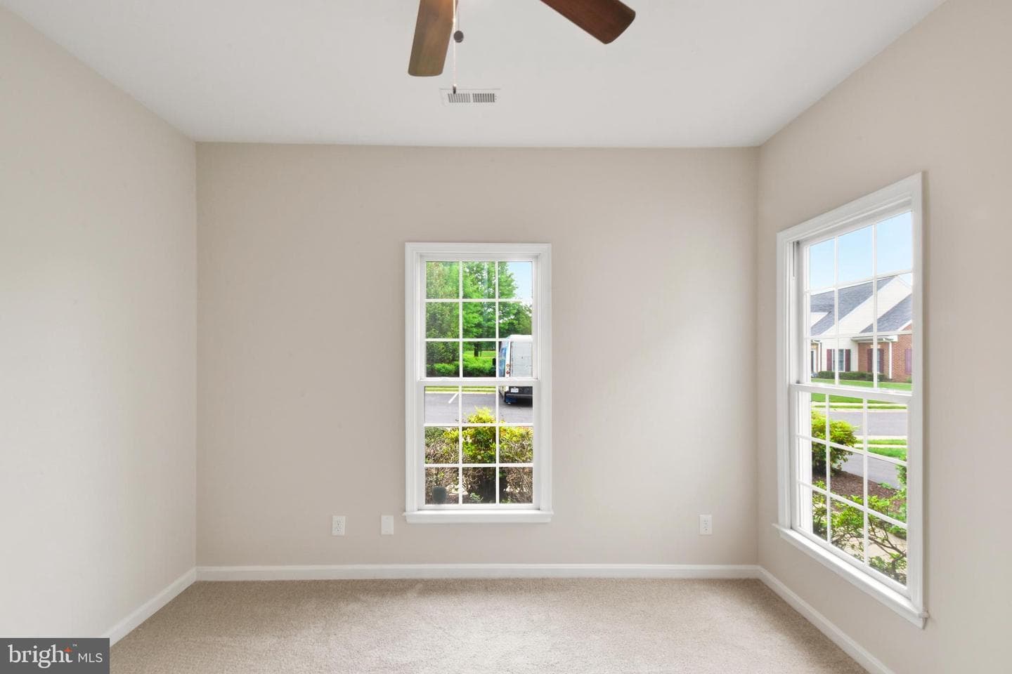 7112 Radford photo 13