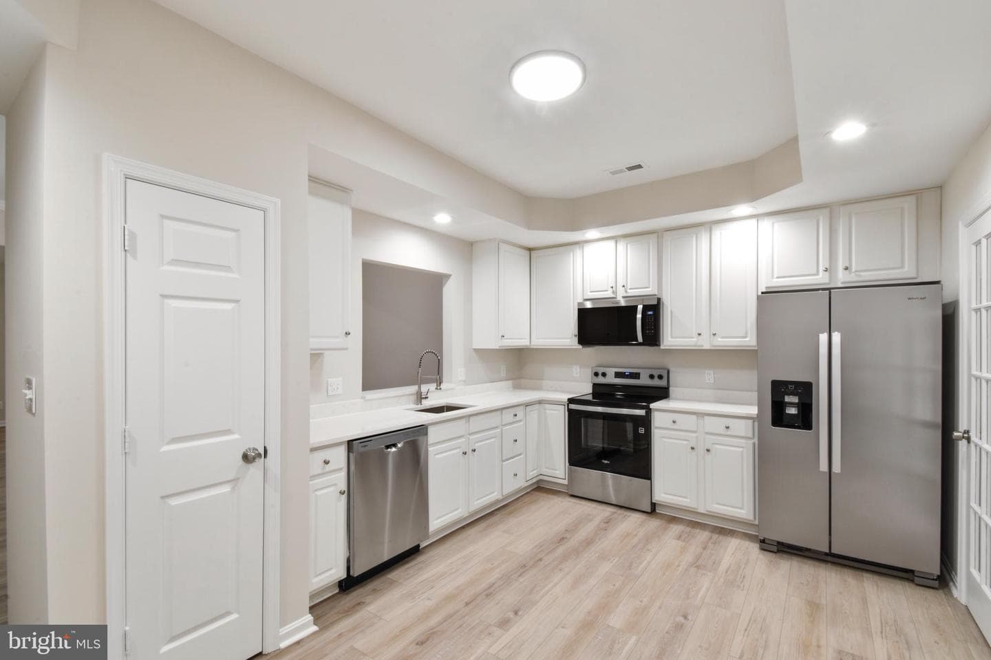 7112 Radford photo 7