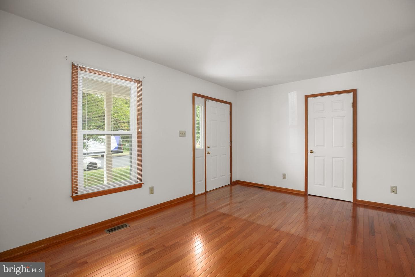 619 Shamrock Drive photo 9