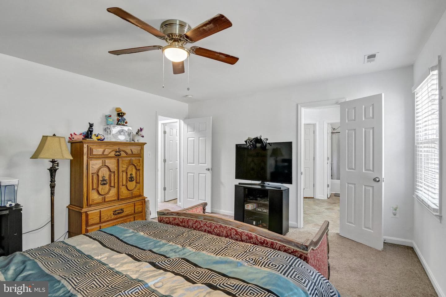4405 Caven Court N photo 11