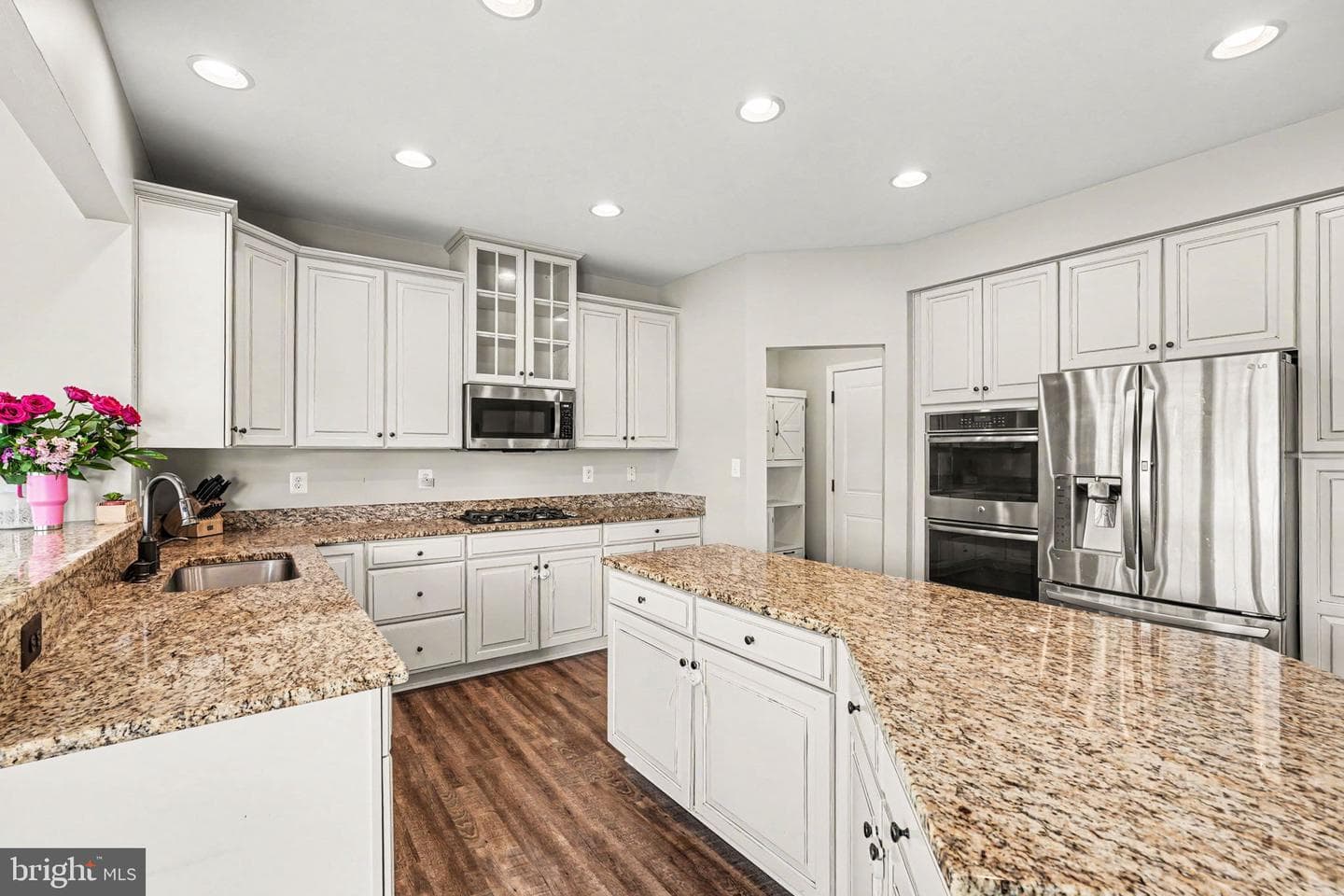 2527 Cornell Drive photo 3