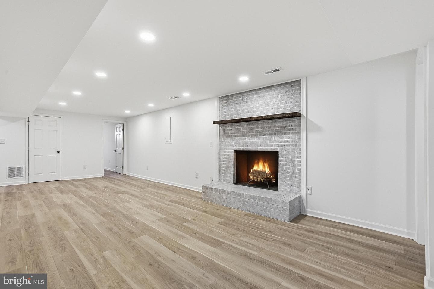 310 Sycamore Drive photo 22