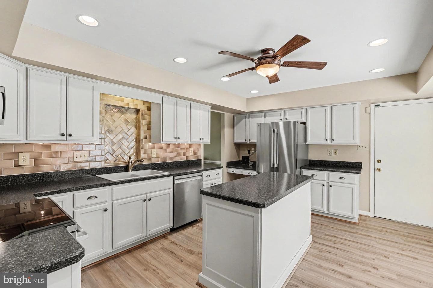 11218 Beauclaire Boulevard photo 10