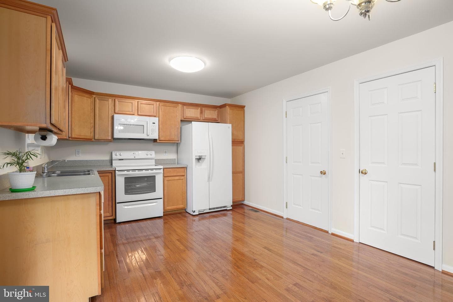110 Mosby Street photo 11