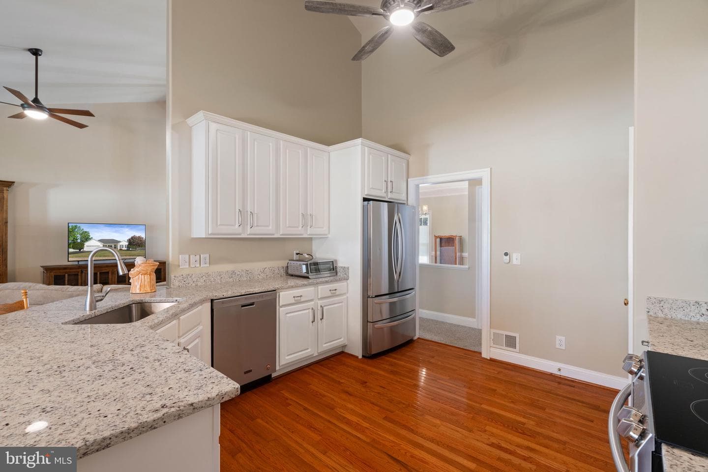 2707 Glendas Way photo 18