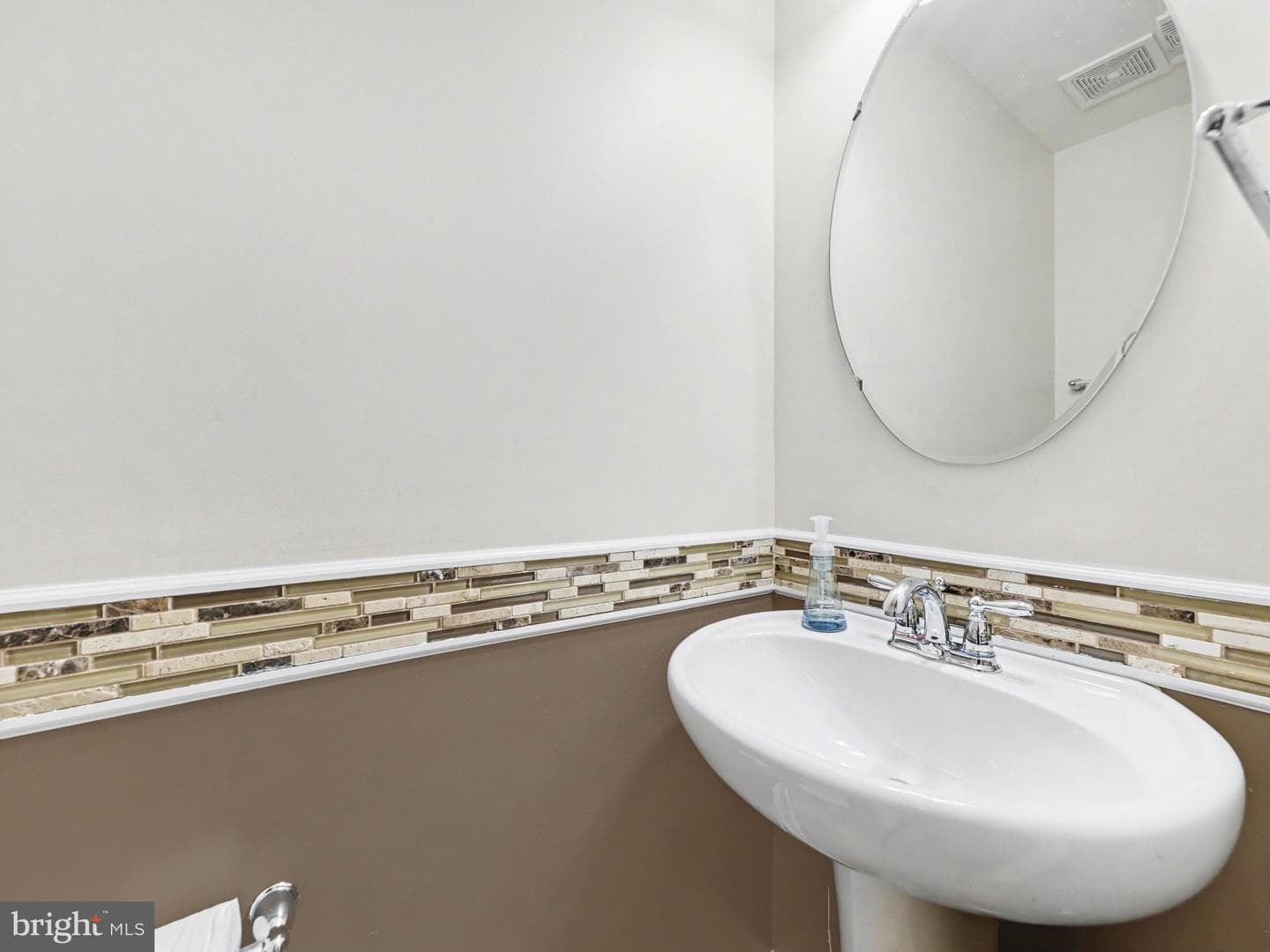 4643 Alliance Way photo 10