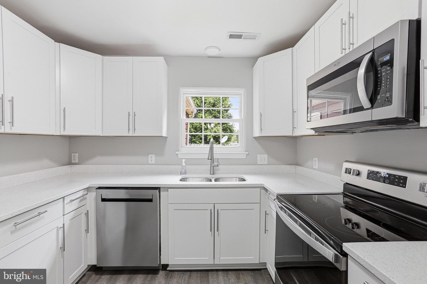 2216 Minnear Street photo 9
