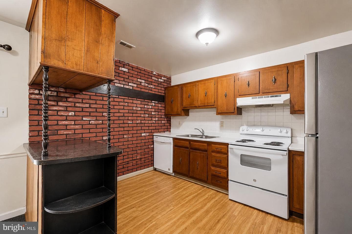 307 Olde Greenwich Drive photo 4