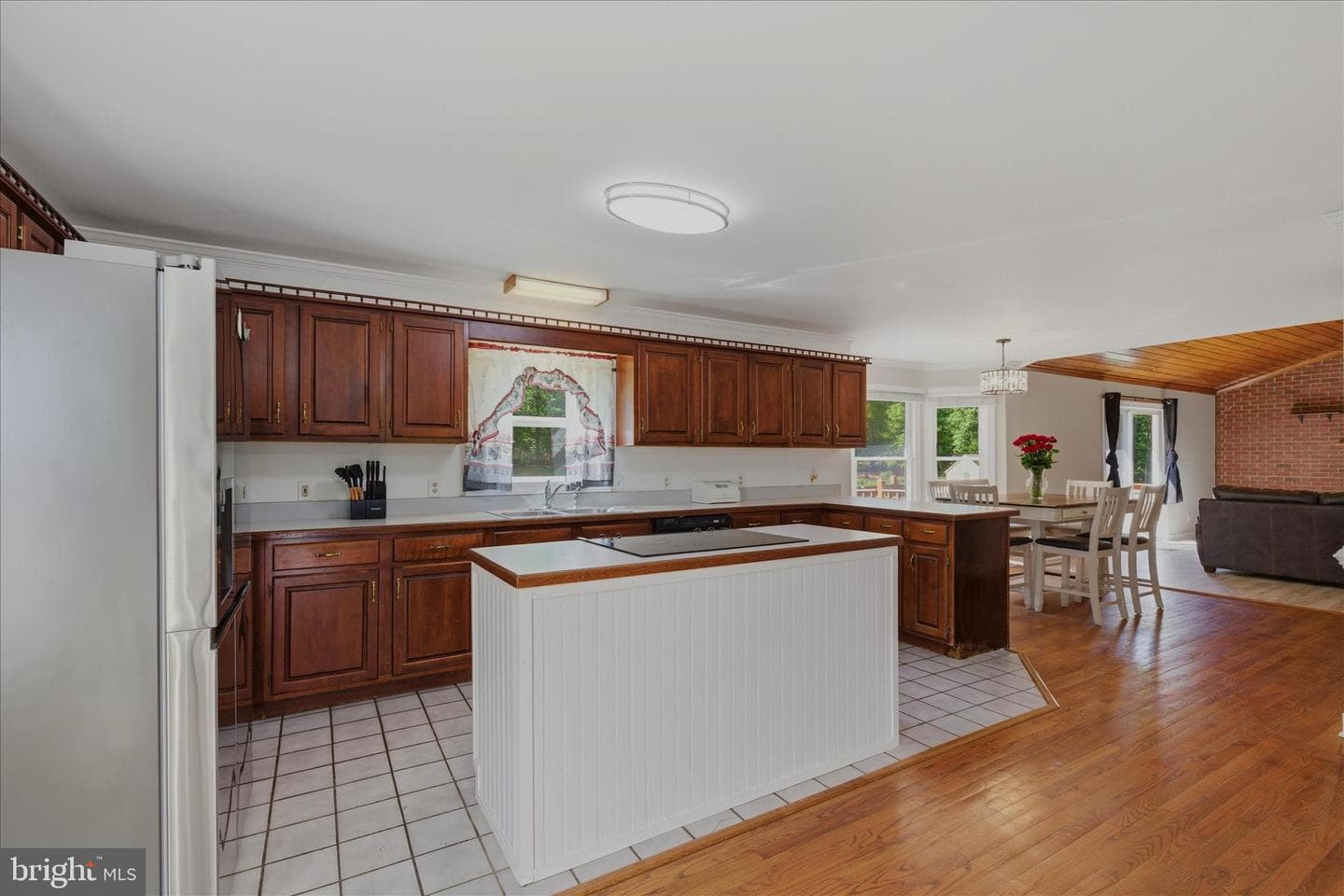 7002 Aspen Lane photo 12