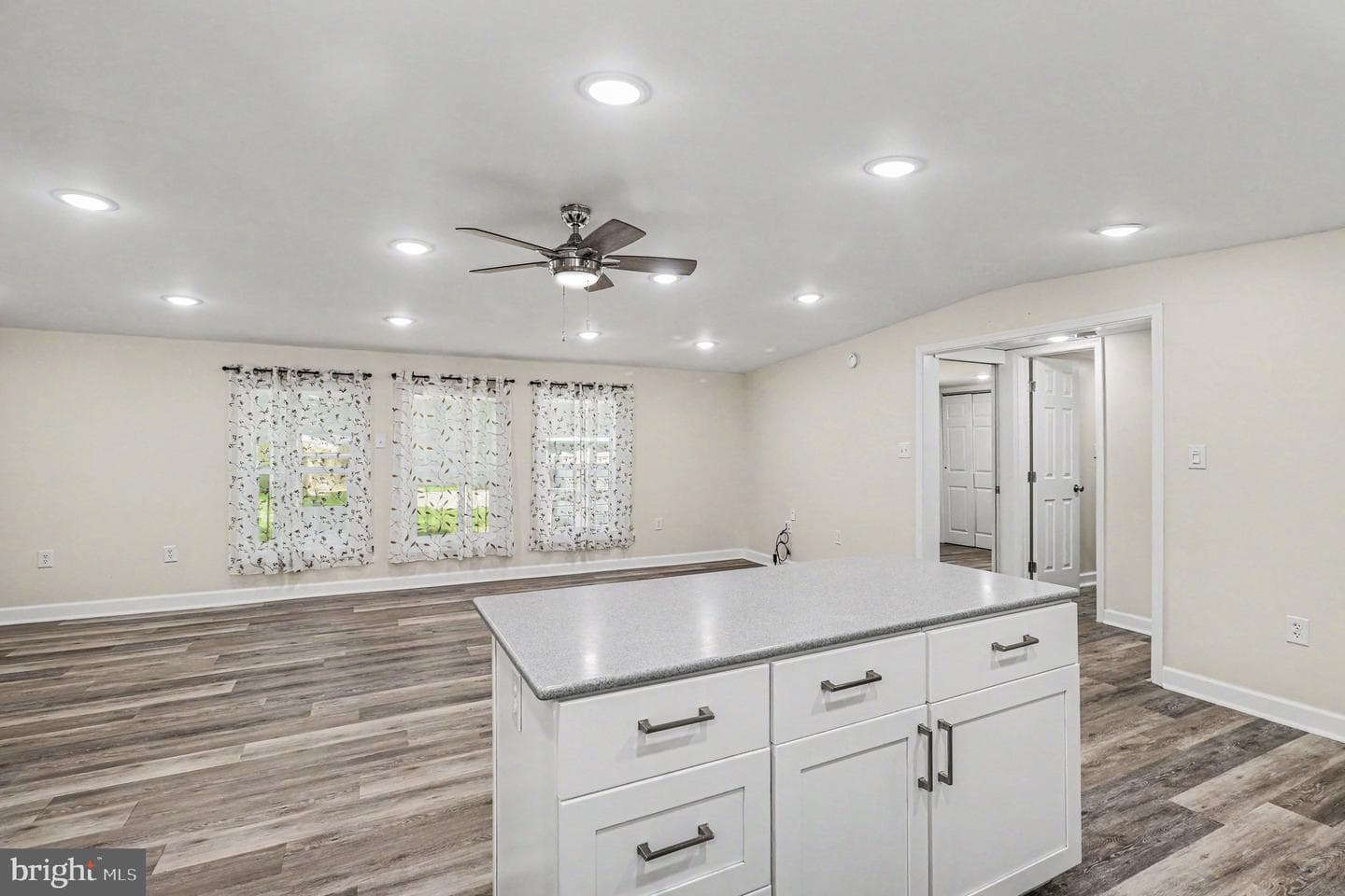 4820 Moser Ln photo 4